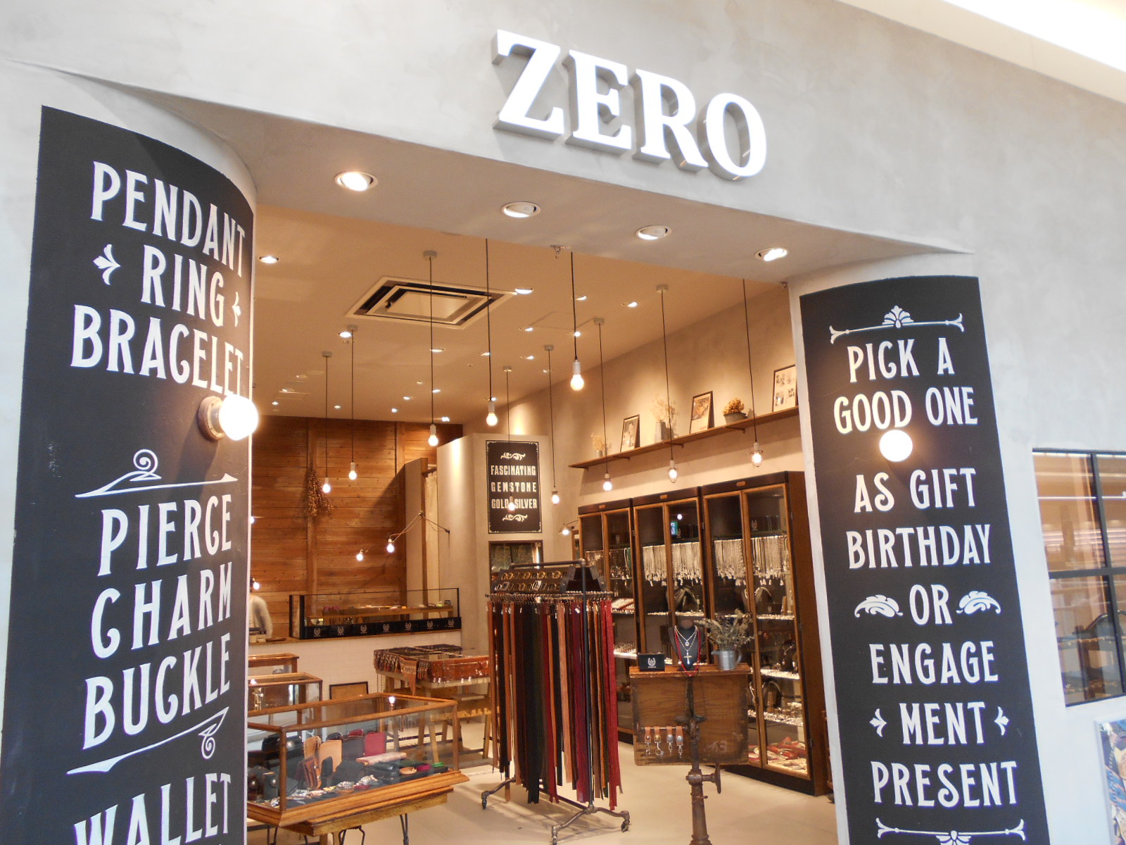 Zero By Rogues ゼロバイローグス イオンモール橿原店 レザー シルバー製品の接客 販売 Id 公式 イオンモール橿原求人 サイト